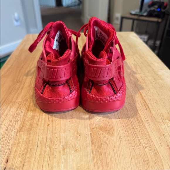 Kids Red Sneakers Size 2 - Picture 3 of 4